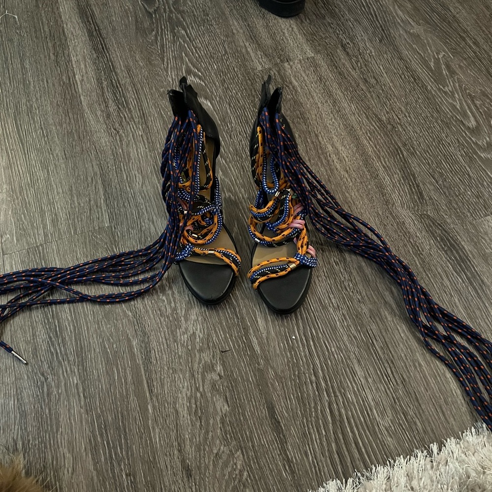 Lace up heels multicolored
